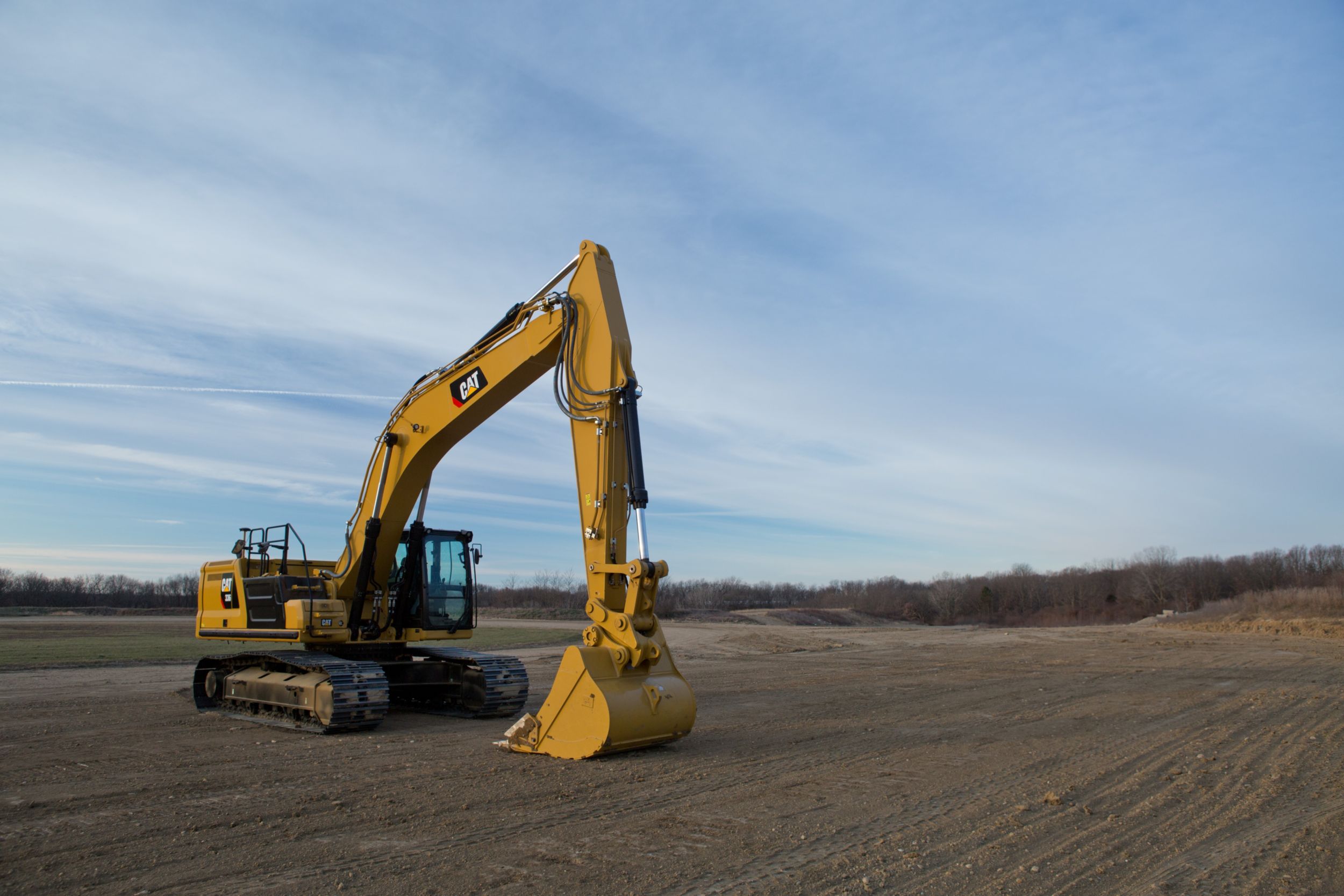 La Excavadora Cat 336 mueve cargas de material de manera rápida y eficiente.