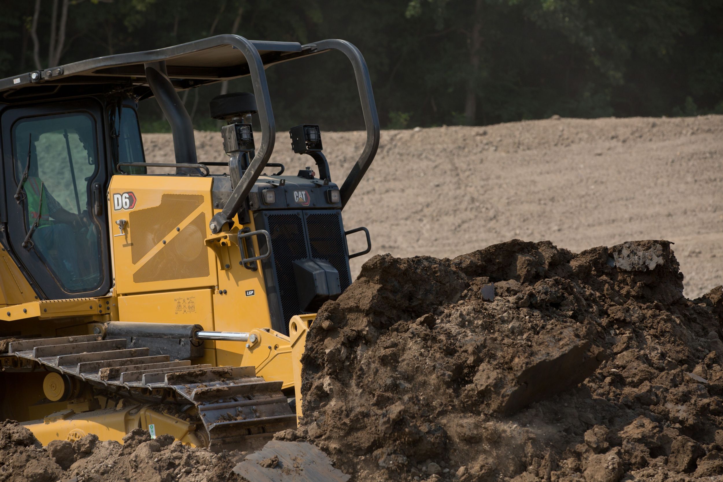 Tractor Topador D6 empujando suciedad
