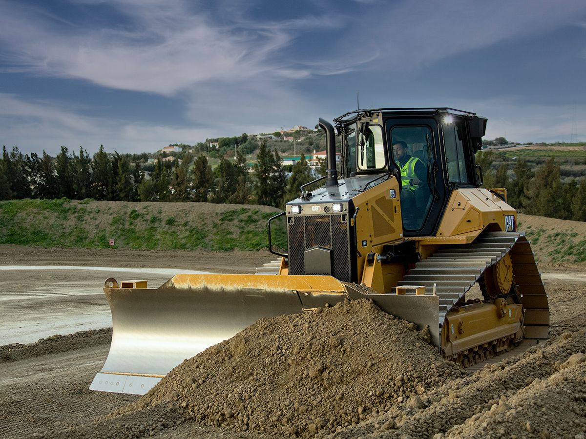Tractor Topador D5 en tareas de nivelación de acabado