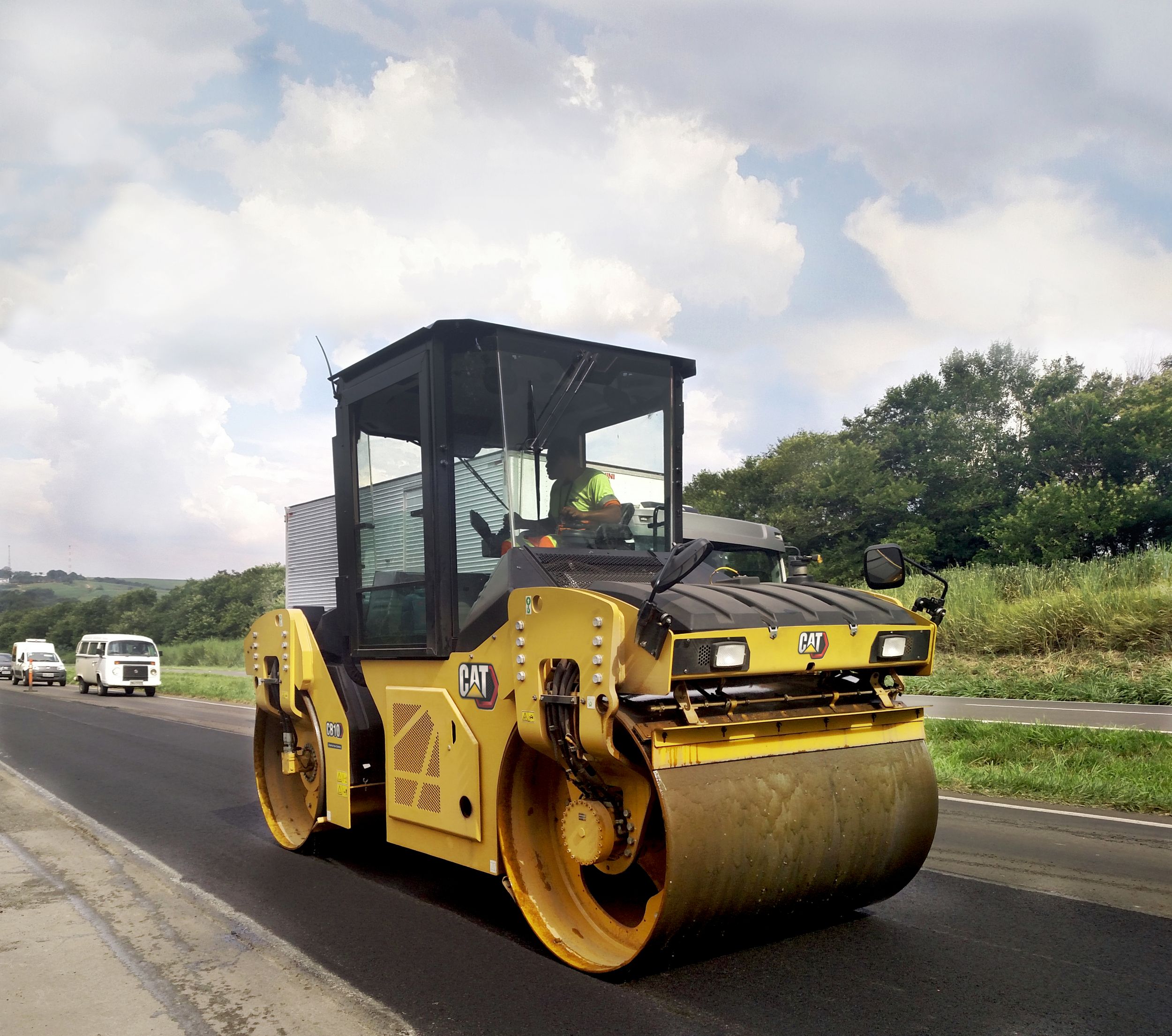 Compactador de Asfalto Vibratorio en Tándem CB10